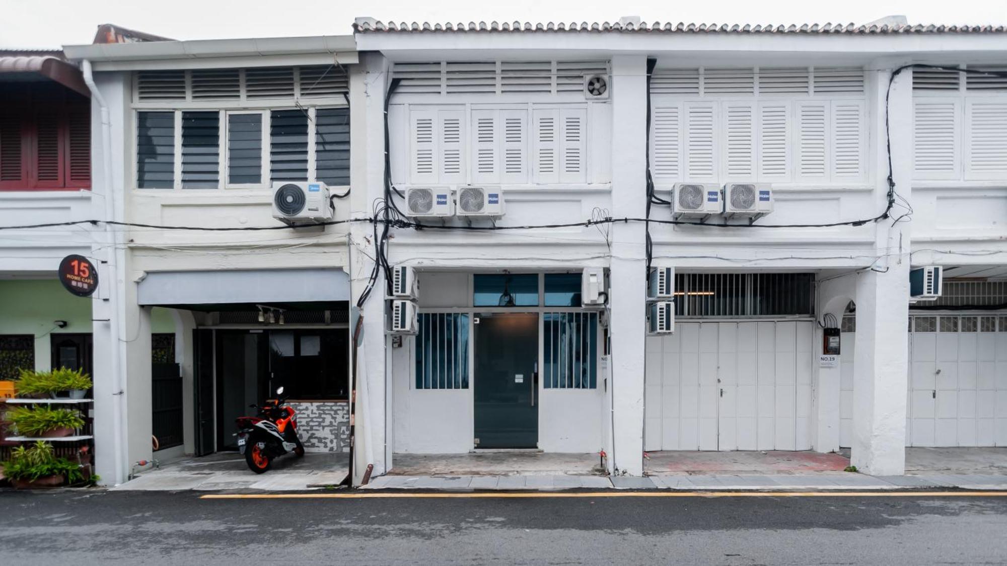Хостел The Terraces By Aayu George Town Penang Экстерьер фото